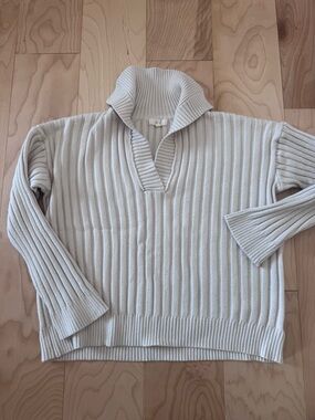 Ribbed V‑Neck Sweater in Cream